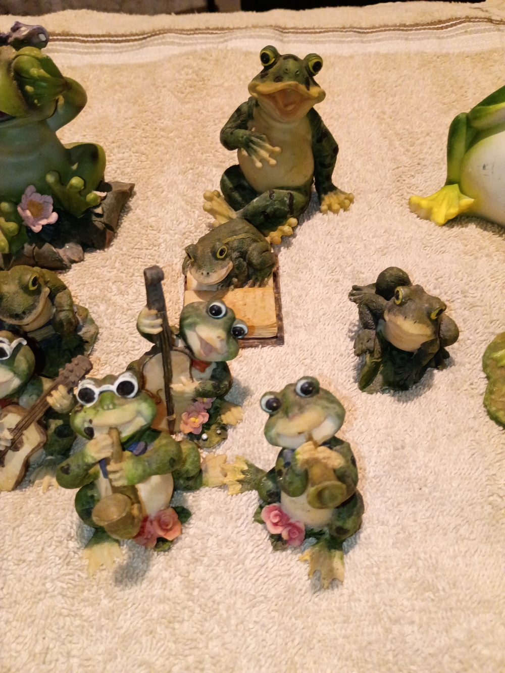 Vintage Assorted  Lot Of 14; Frogs. 1970. GUC